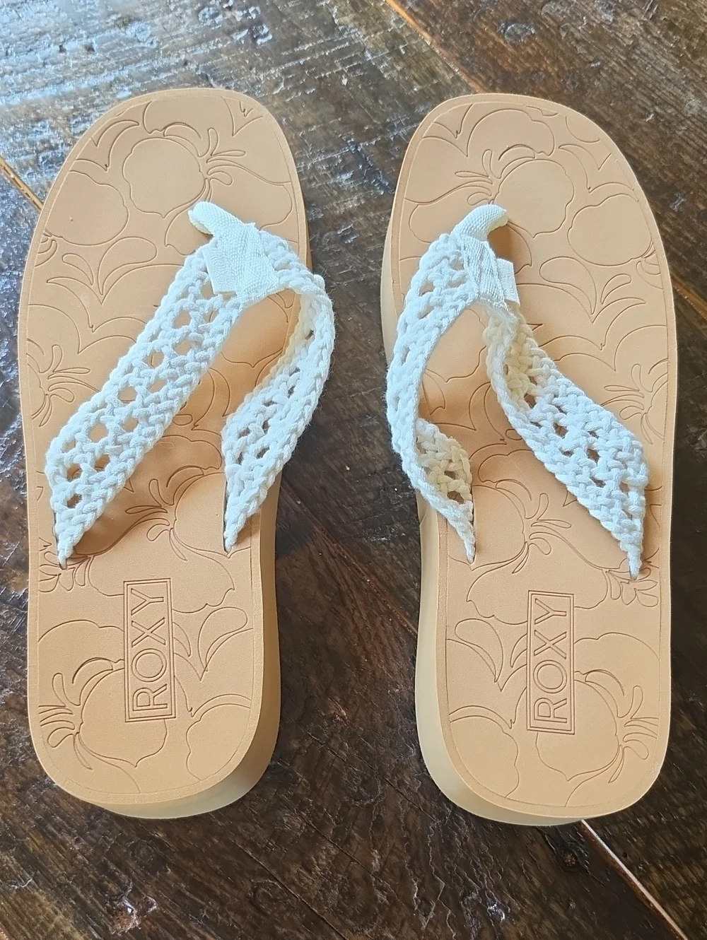 Roxy Women's White Crochet Strap Tan Footbed Sandals - Picture 1 of 4